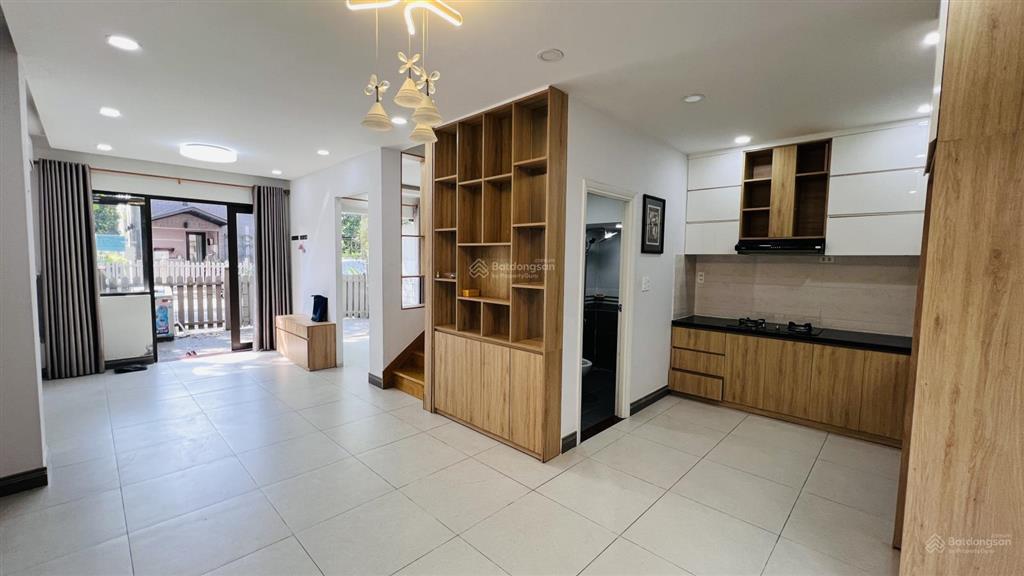 Cho thuê nhà phố khu compound,có hồ bơi gym. nhận nhà ở ngay, giá 15triệu