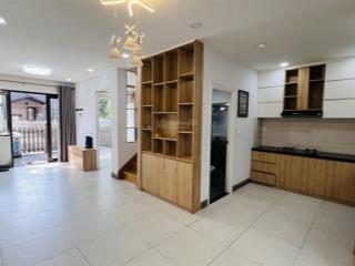 Cho thuê nhà phố khu compound,có hồ bơi gym. nhận nhà ở ngay, giá 15triệu