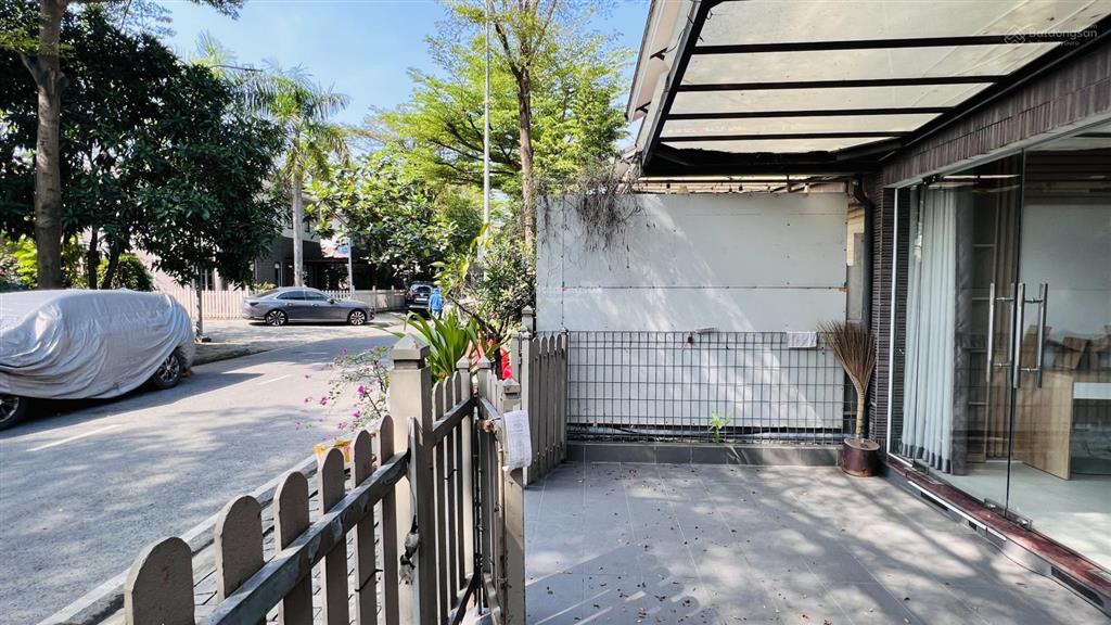 Cho thuê nhà phố khu compound,có hồ bơi gym. nhận nhà ở ngay, giá 15triệu