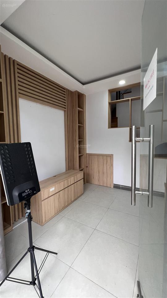 Cho thuê nhà phố khu compound,có hồ bơi gym. nhận nhà ở ngay, giá 15triệu