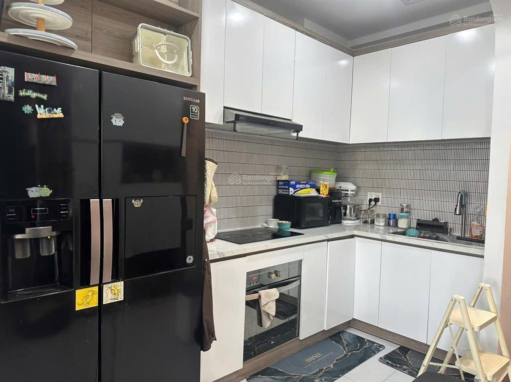 Bán nhanh căn hộ sân vườn full nội thất đẹp, giá chỉ 4,1 tỷ có sổ hồng.