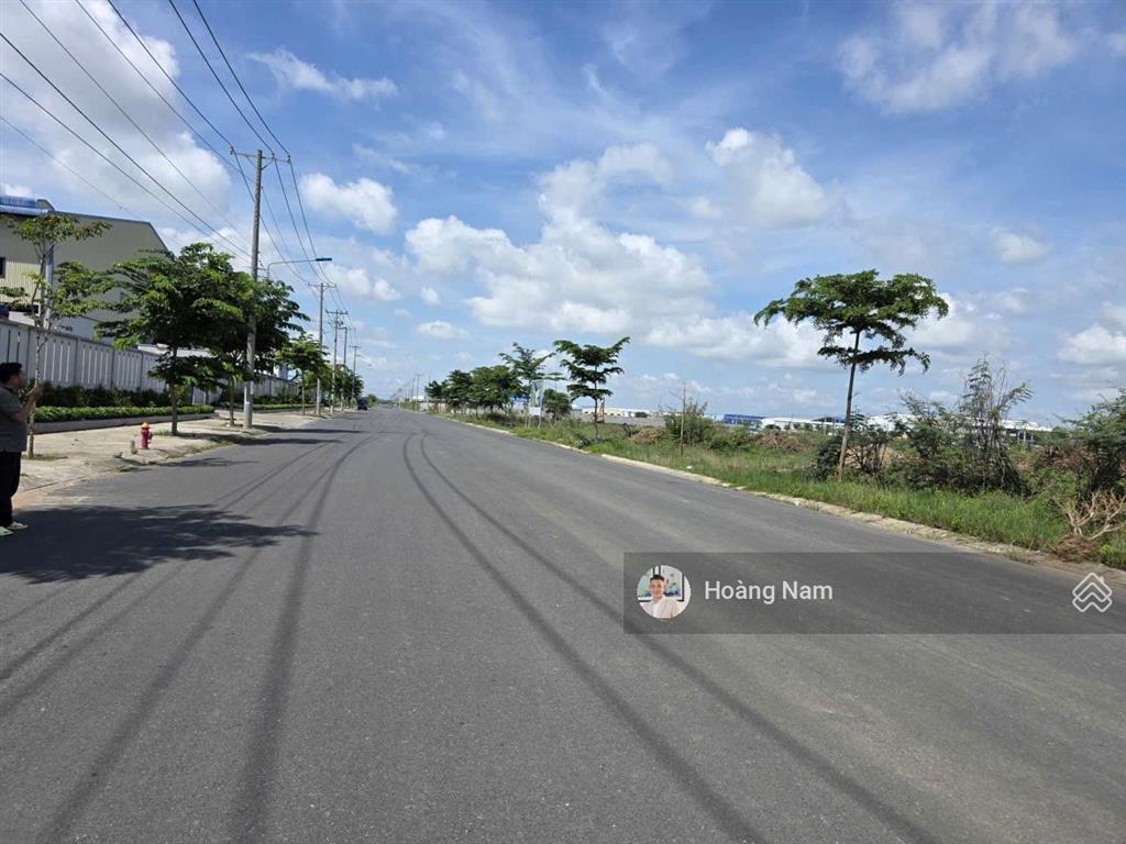 Bán đất 6000m2 kcn xuyên á. sổ sẵn . giá rẻ hơn kcn bán ra