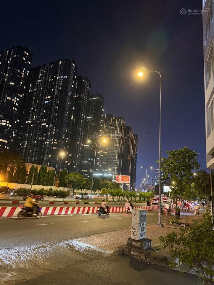 Nhà mặt tiền xịn  sang khu phố nhật  nguyễn hữu cảnh sát q1