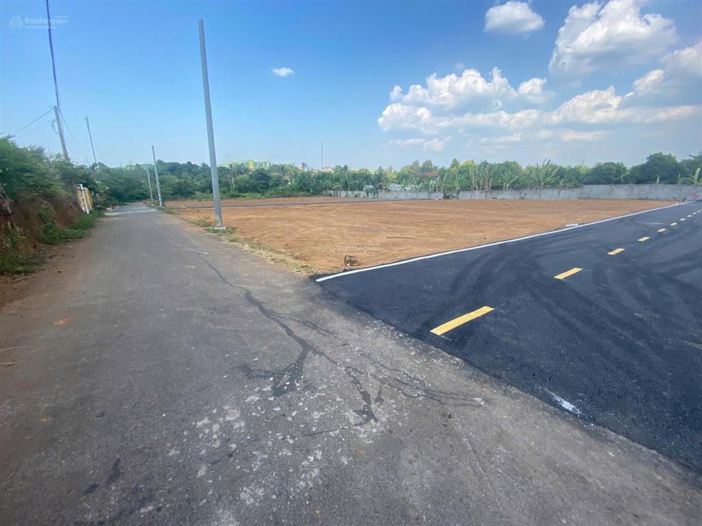 Đất ngay trường trung học phổ thông văn lang