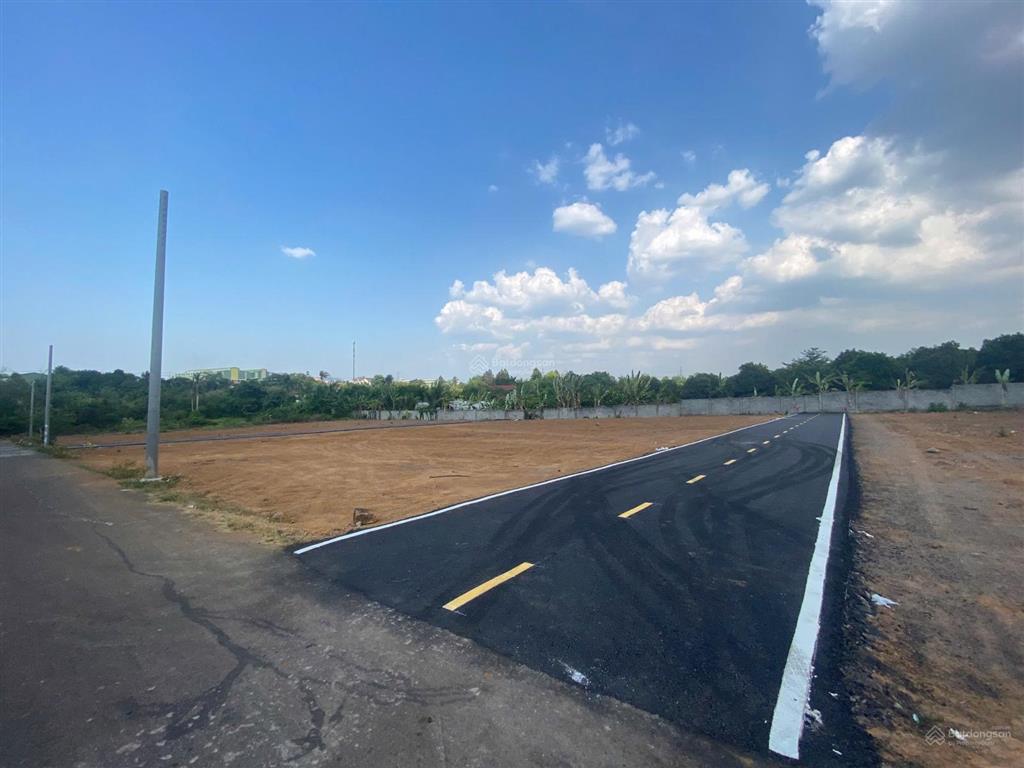 Đất ngay trường trung học phổ thông văn lang