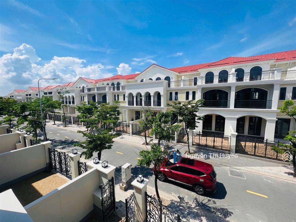 Nhà phố valencia 7x19.5m đối diện dãy shophouse giá 6.9 tỷ (all in) nhà sẵn nh hỗ trợ vay 60%