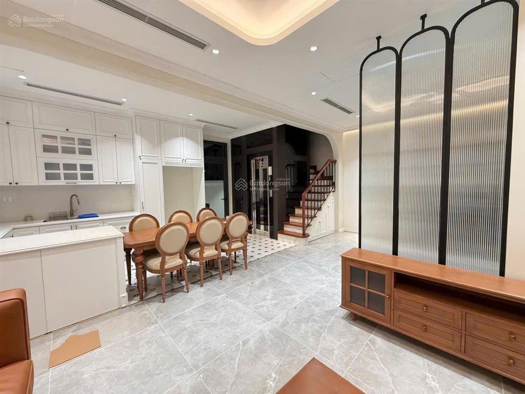 Tôi cần cho thuê căn biệt thự liền kề sao biển giá 28 tr/tháng full đồ 4pn có thang máy.