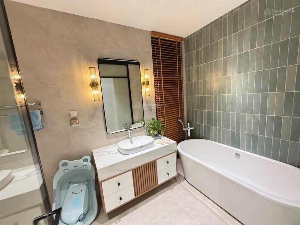 Tôi cần cho thuê căn biệt thự liền kề sao biển giá 28 tr/tháng full đồ 4pn có thang máy.