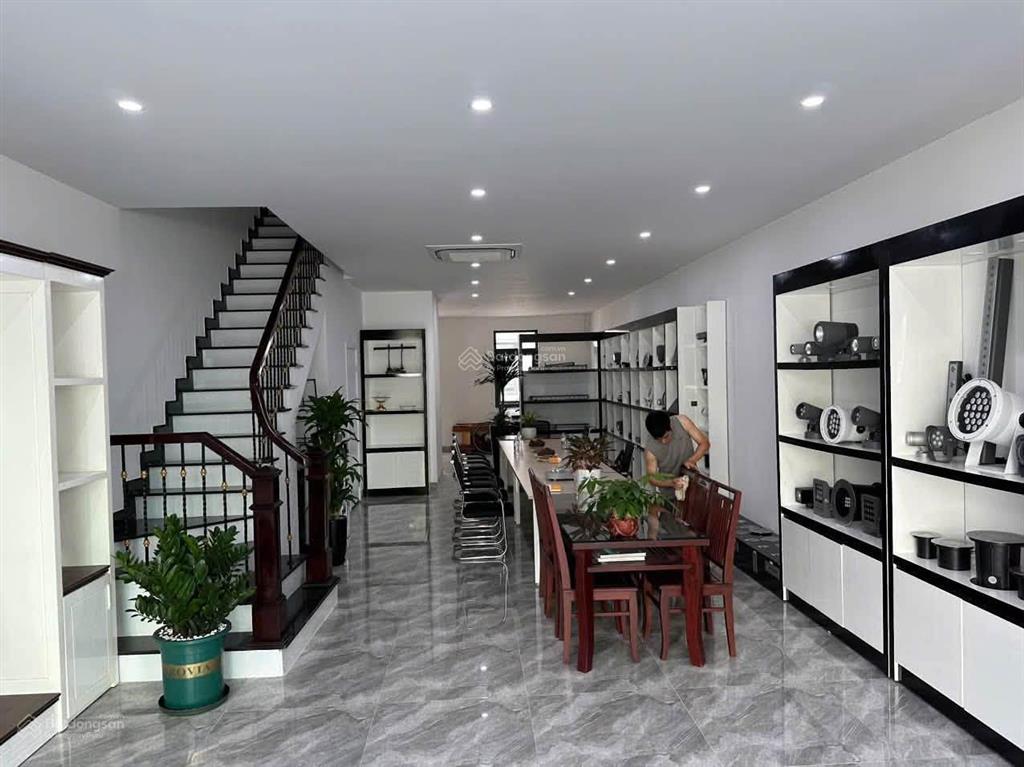 Cho thuê biệt thự liền kề 90m2, hoàn thiện 3,5 tầng, vị trí đẹp, cách hồ 100m, giá 16tr/tháng