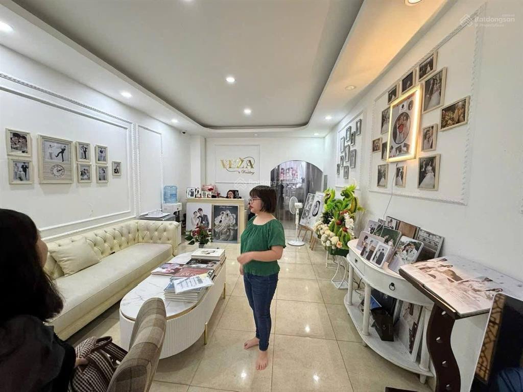 Chủ ngợp bank  mặt phố khâm thiên, đống đa  5 tầng 83m2  mặt tiền 4.1m  giá 46 tỷ  2 thoáng