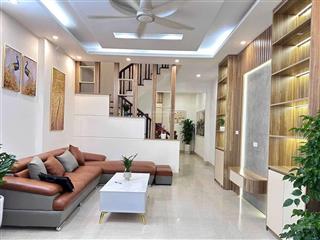 Bán nhà phố hoàng quốc việt, cầu giấy  5 tầng 45m2  cách phố 50m  giá 13.9 tỷ