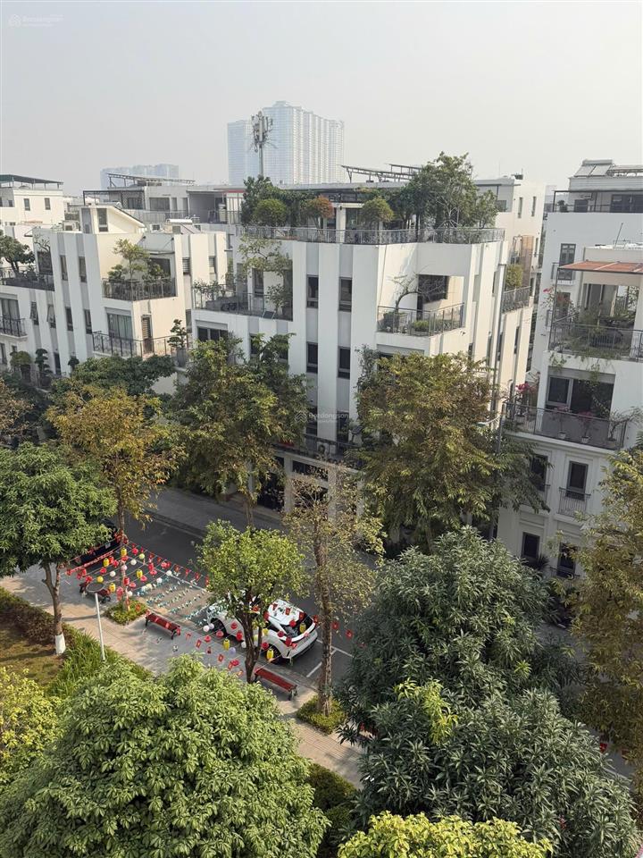 Cần bán gấp căn biệt thự 200m2 view bể bơi khu vui chơi the manor central park