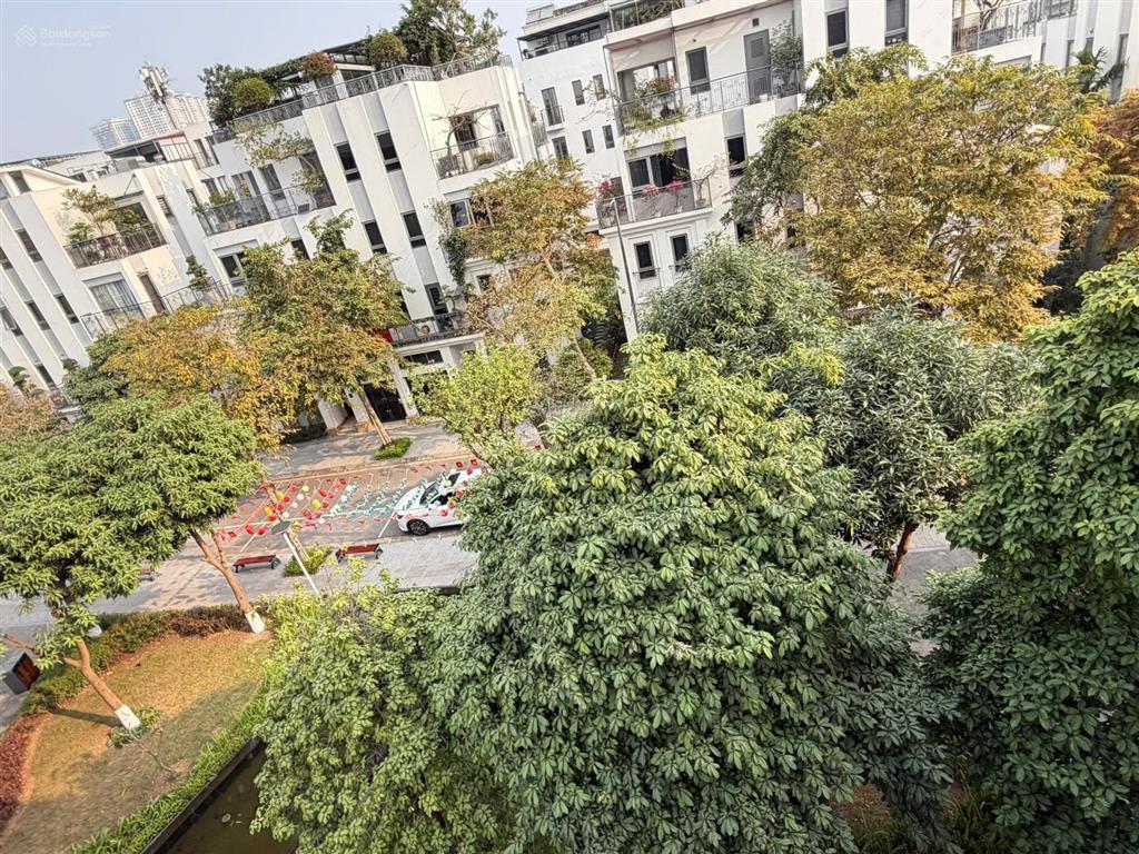 Cần bán gấp căn biệt thự 200m2 view bể bơi khu vui chơi the manor central park