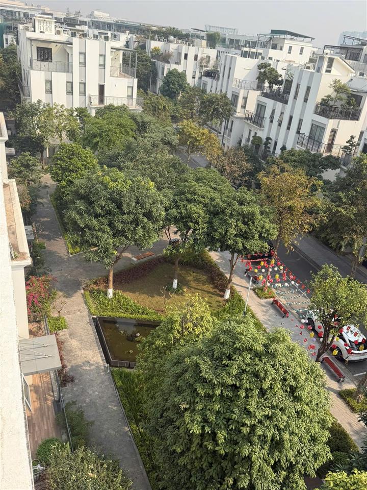 Cần bán gấp căn biệt thự 200m2 view bể bơi khu vui chơi the manor central park