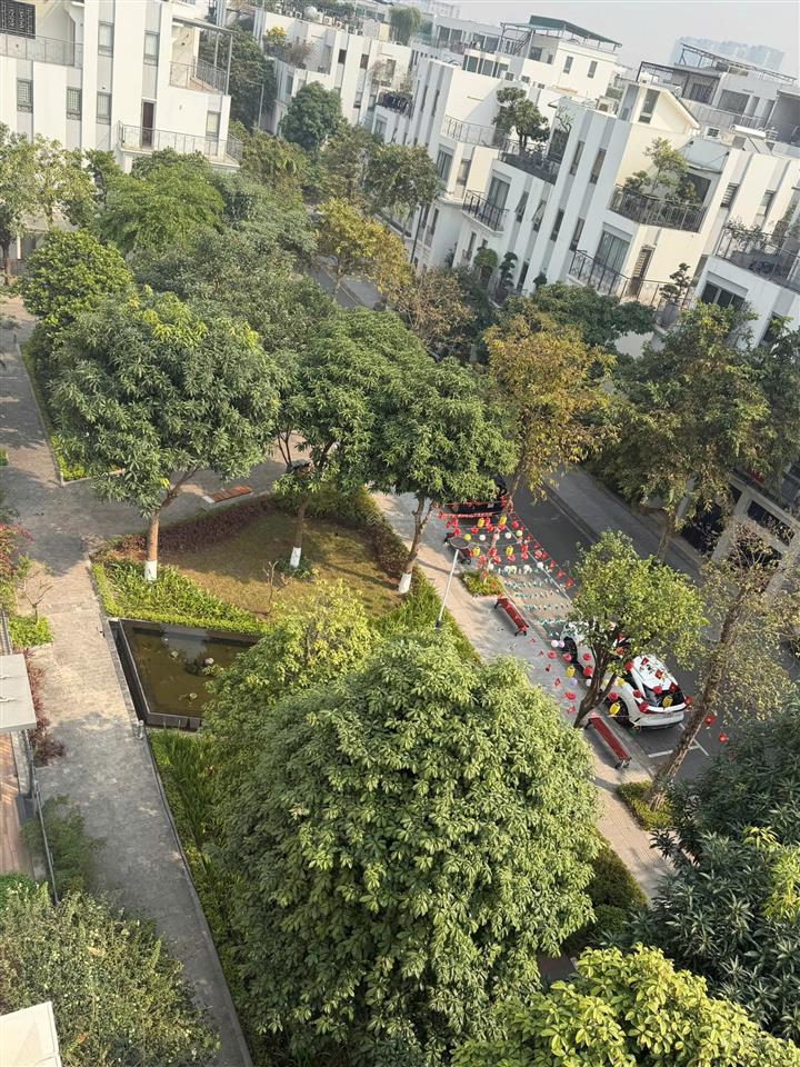 Cần bán gấp căn biệt thự 200m2 view bể bơi khu vui chơi the manor central park