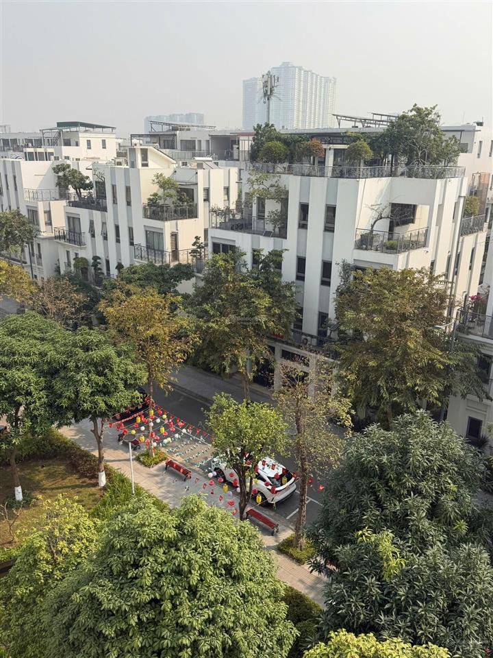 Cần bán gấp căn biệt thự 200m2 view bể bơi khu vui chơi the manor central park