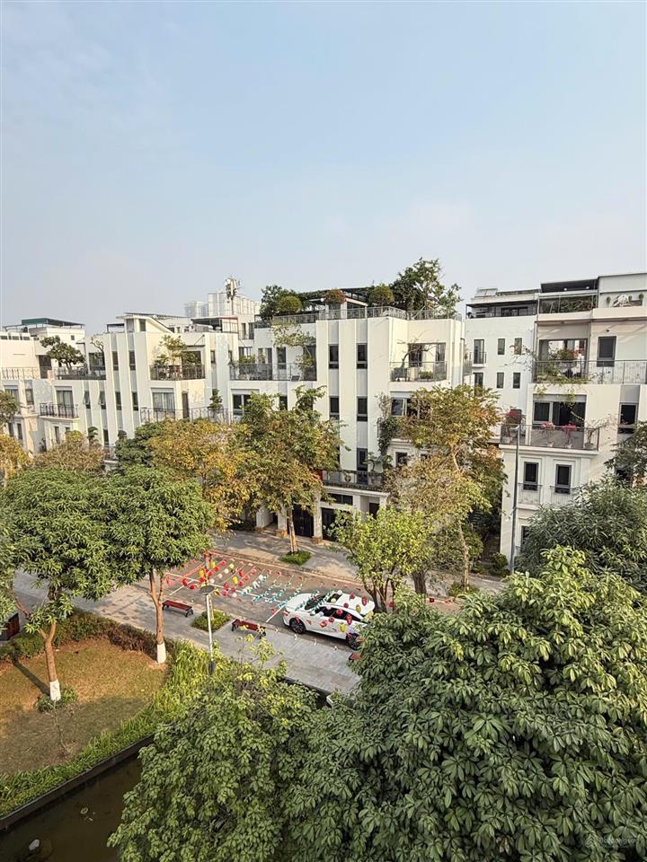 Cần bán căn biệt thự góc 160m2, full nội thất tại the manor hà nội