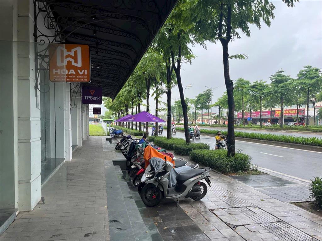 Cần bán căn shop 225m2 mặt tiền 15m tại the manor central park