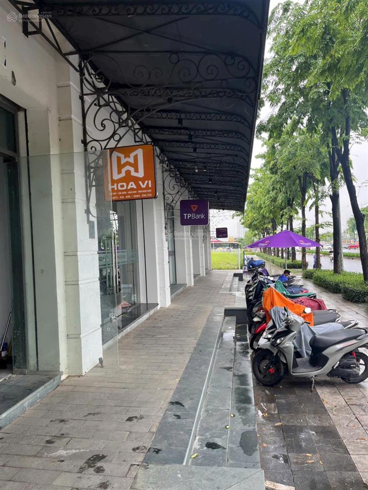 Cần bán căn shop 225m2 mặt tiền 15m tại the manor central park