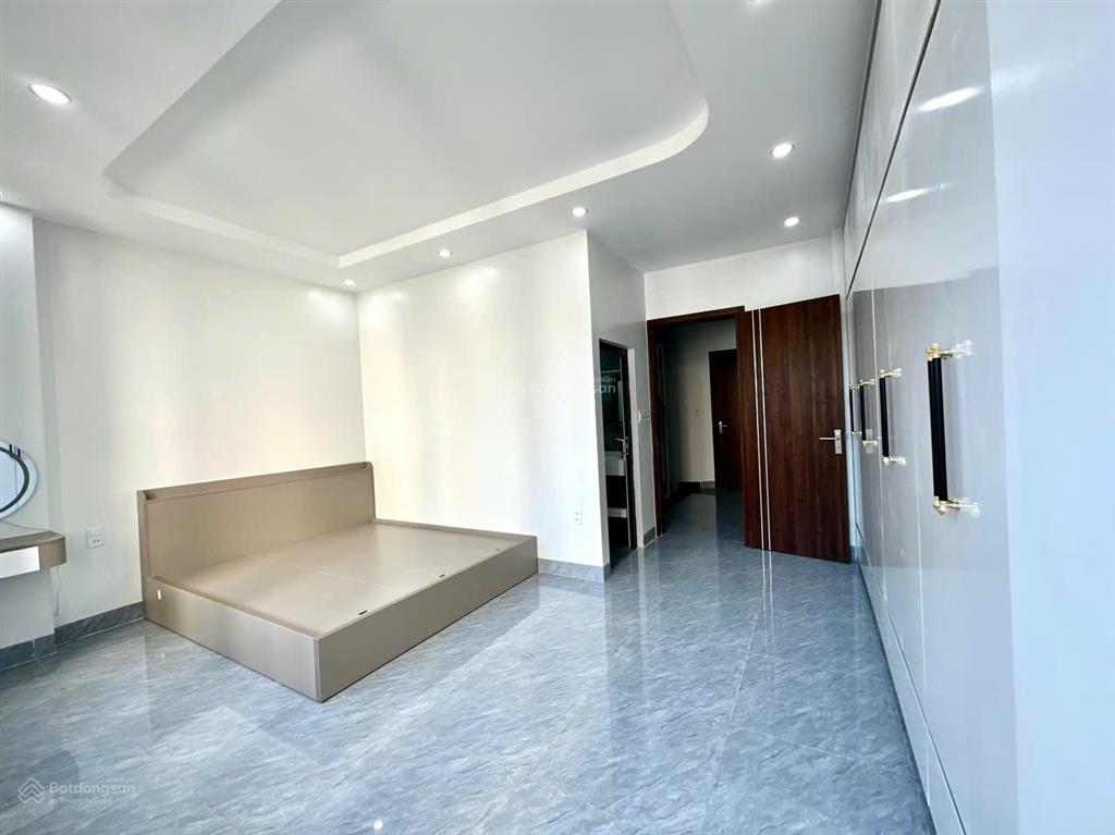 Chính chủ cần bán nhà riêng cách bãi tắm hòn gai 200m vị trí đẹp gần trường chợ