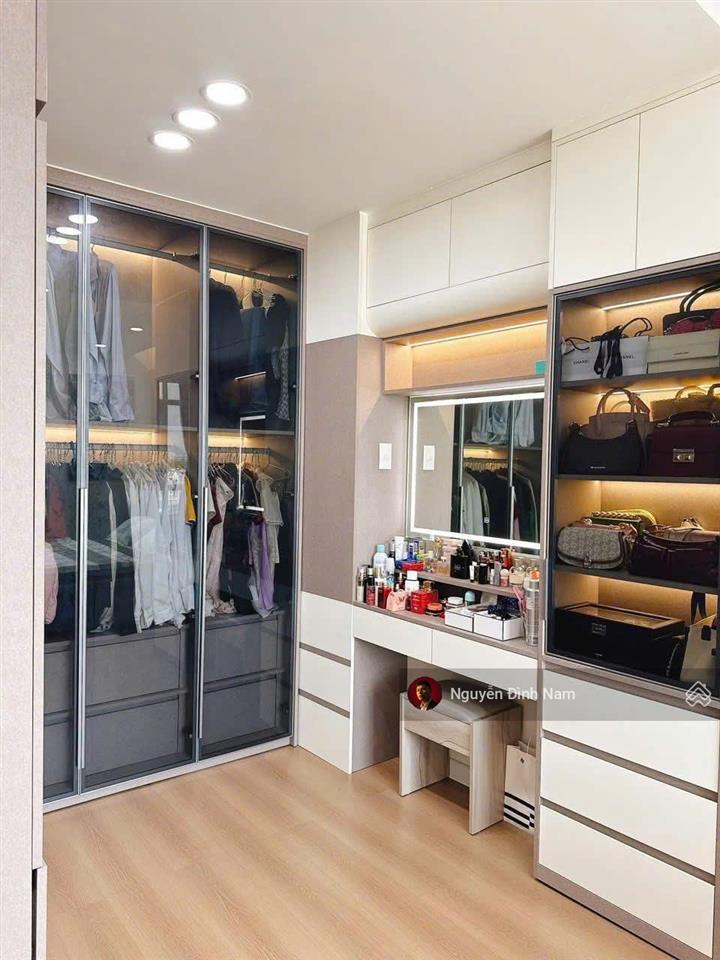 Bán căn hộ tại new saigon hoàng anh 3, dt 121 m2 nhà decor đồ gỗ cao cấp  đang cho thuê 14,5tr