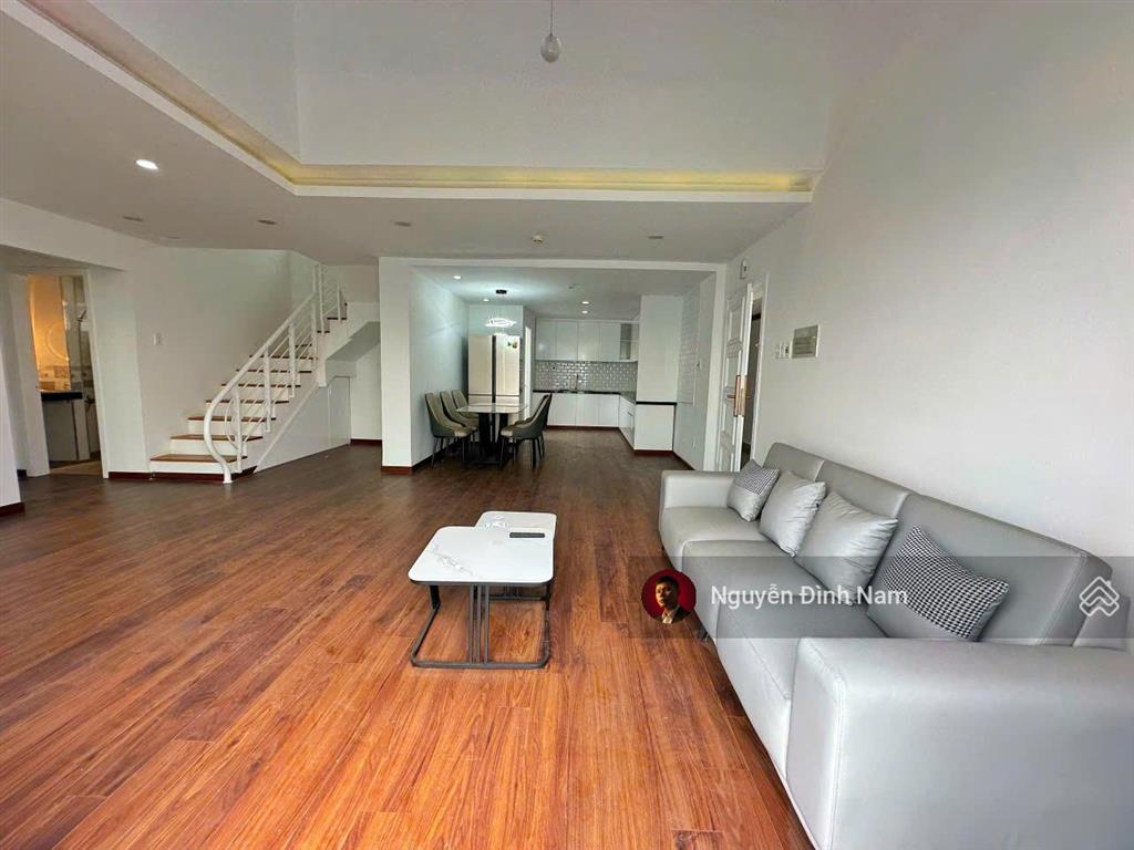 Cần bán nhanh căn penhouse tại new saigon  hoàng anh 3, dt 300m²  view nhìn về hướng thành phố