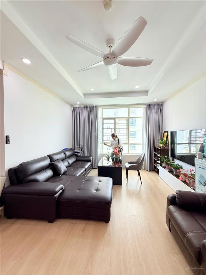 Cần bán nhanh căn hộ phú hoàng anh căn góc 3pn view hồ bơi, giá 4,6 tỷ. call 0949 656 ***