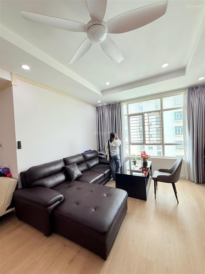 Cần bán nhanh căn hộ phú hoàng anh căn góc 3pn view hồ bơi, giá 4,6 tỷ. call 0949 656 ***