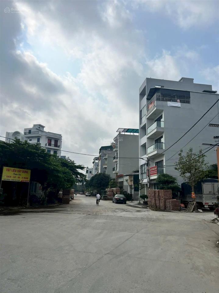 Cần bán gấp lô đất dịch vụ đồng giường, dương nội đường chính, rộng 21m dt 64m lô góc