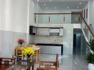 Bán nhà 2 tầng dt 100m 3 phòng ngủ sau lưng bến xe đức long