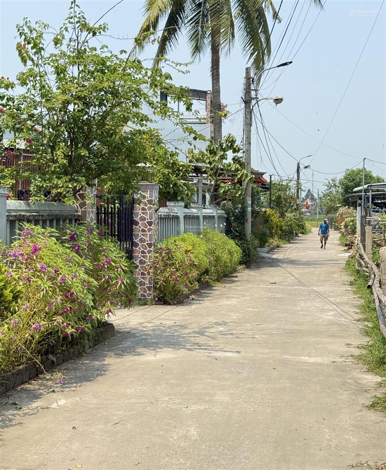 Tôi cần bán lô đất hoà tiến rộng 120m2  gần chợ lệ trạch