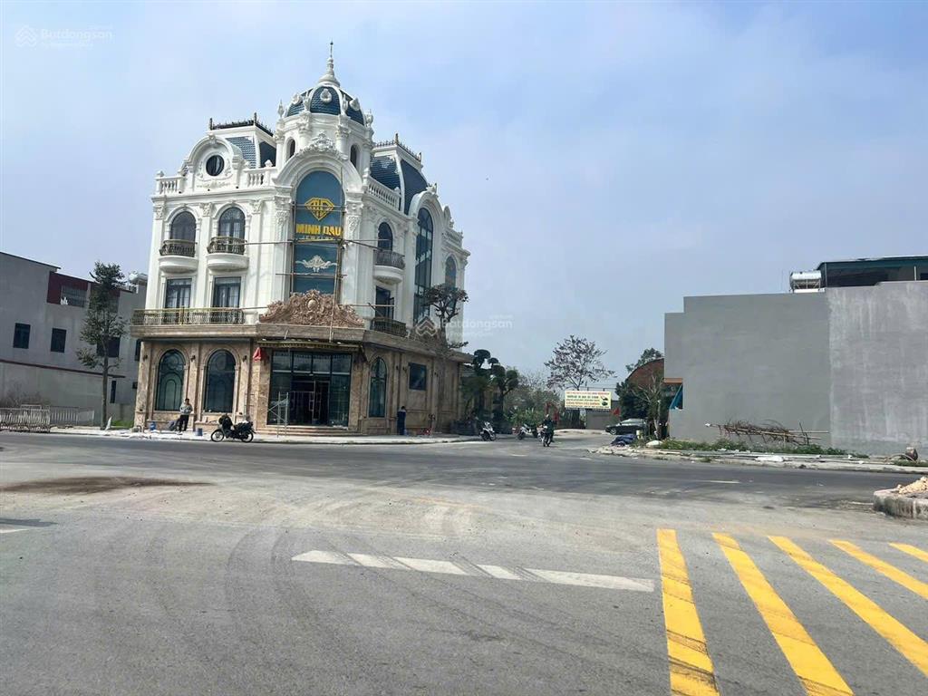 Bán lô đất mặt đường 40m trục chính lên sân bay thọ xuân vị trí đẹp kinh doanh, đầu tư