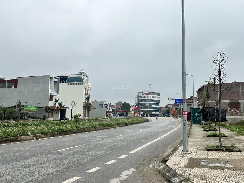 Bán lô đất mặt đường 40m trục chính lên sân bay thọ xuân vị trí đẹp kinh doanh, đầu tư