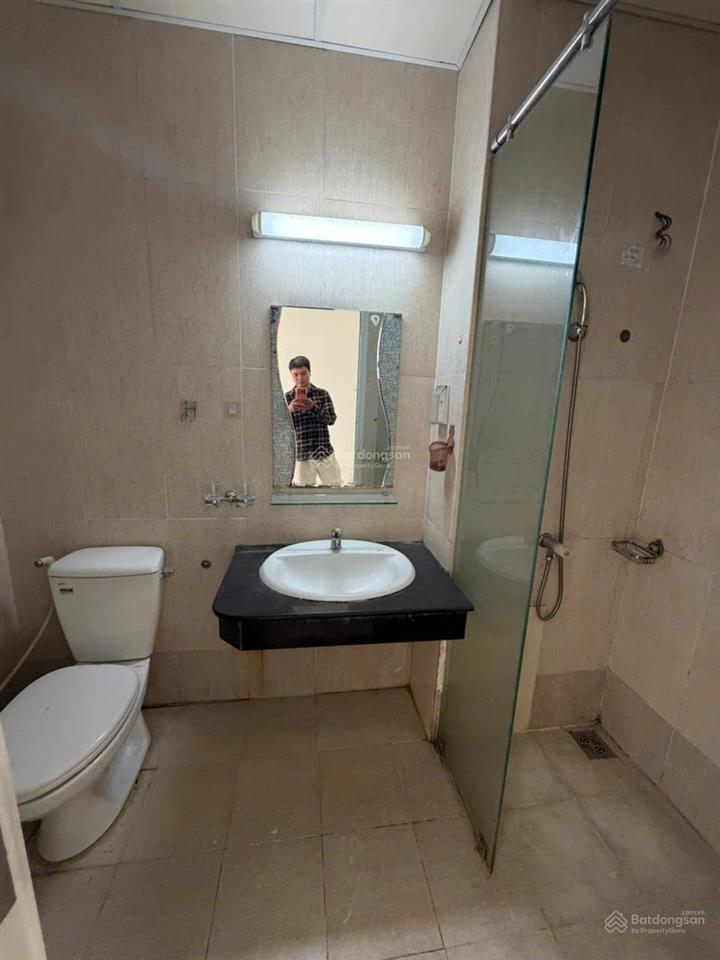 Cần cho thuê căn hộ tara số 1a đường tạ quang bửu p6 q8 dt 90m2 , 3phòng ,2wc
giao thông thuậ
