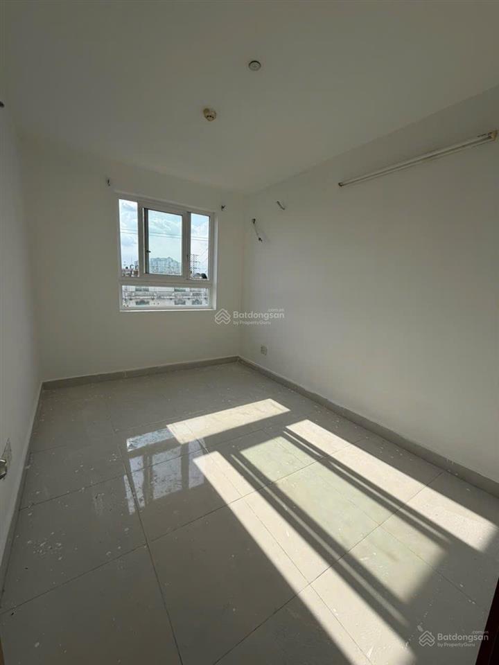 Cần cho thuê căn hộ tara số 1a đường tạ quang bửu p6 q8 dt 90m2 , 3phòng ,2wc
giao thông thuậ