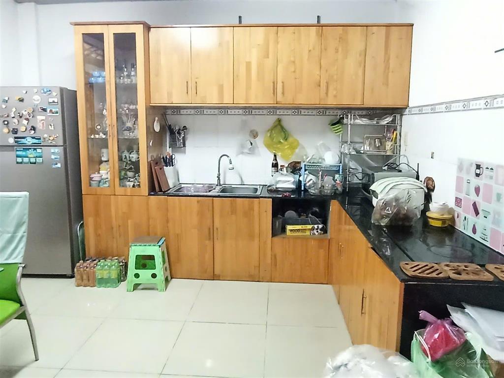 Bán nhà mặt tiền đường 104m2 kết cấu 2 tầng ngang 5m