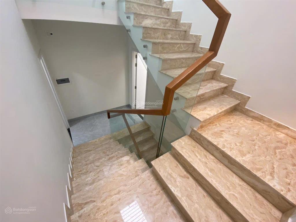 Nhà 3 tầng 79m² siêu đẹp đường 5m xe tải ngộp ngân hàng cần bán nhanh