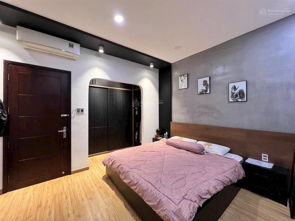 Mặt tiền kinh doanh 3 tầng 2 mặt hẻm 81m2 ngay vincom