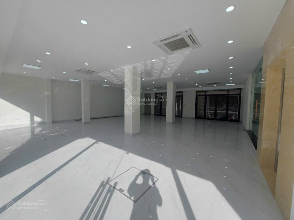 Cho thuê liền kề 4 tầng, hoàn thiện cơ bản vp, làm kho giá 17 triệu, ở geleximco lê trọng tấn