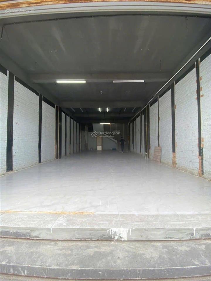 Cho thuê căn liền kề geleximco, hoàn thiện cơ bản làm kho, dt 100m2 x 4 tầng, giá 11 triệu
