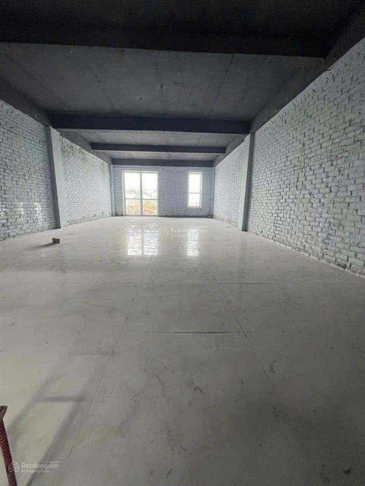 Cho thuê căn liền kề geleximco, hoàn thiện cơ bản làm kho, dt 100m2 x 4 tầng, giá 11 triệu