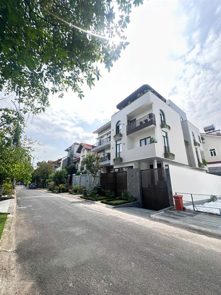 Bán nhanh khuôn đất vip compound eden, p. thảo điền. dt 10x20,8, cn 208m2. giá chỉ 64 tỷ