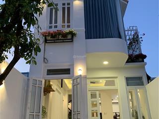Bán nhanh căn nhà đẹp khu quốc hương  thảo điền.dt 5,5x24 cn 120m2 có 2 lầu oto vào nhà chỉ 23 tỷ