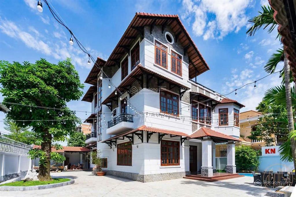 Bán nhanh căn biệt thự 2mt đường khu giang văn minh giáp thảo điền.dt 25x23 570m2 3 tầng chỉ 115ty