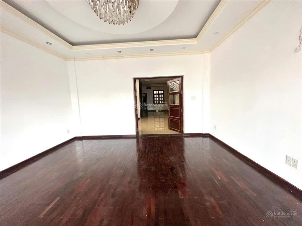 Nhà mặt tiền kinh doanh ngay phạm huy thông  lê đức thọ (5,2x22m) 5 tầng có hầm thang máy 7pn. 8wc