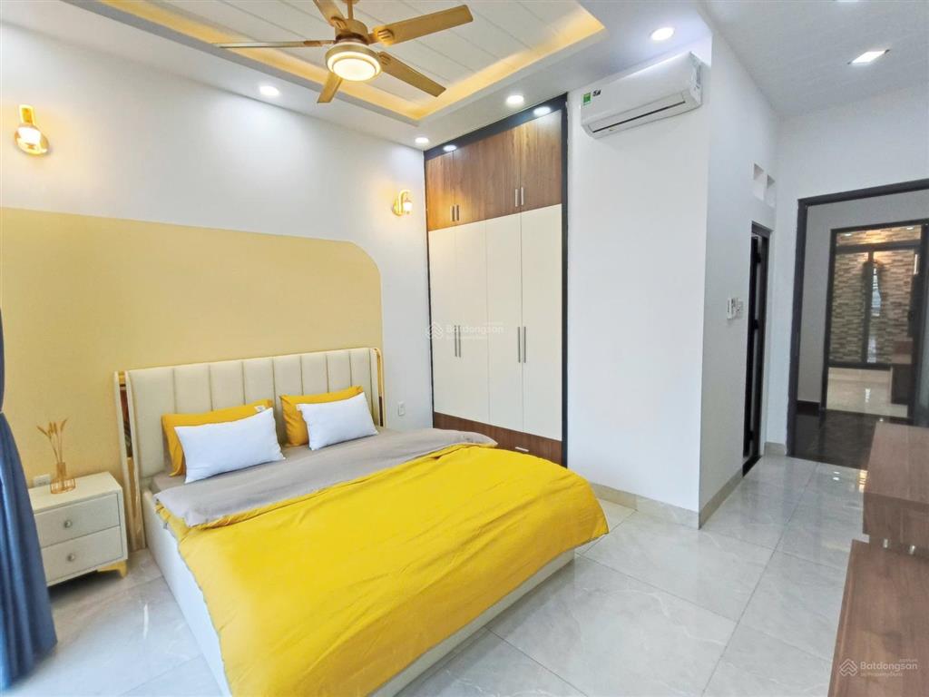Nhà phố mặt tiền 12m dương quảng hàm (4x20m), 5 tầng, 5pn, 6wc, full nội thất, 29tr