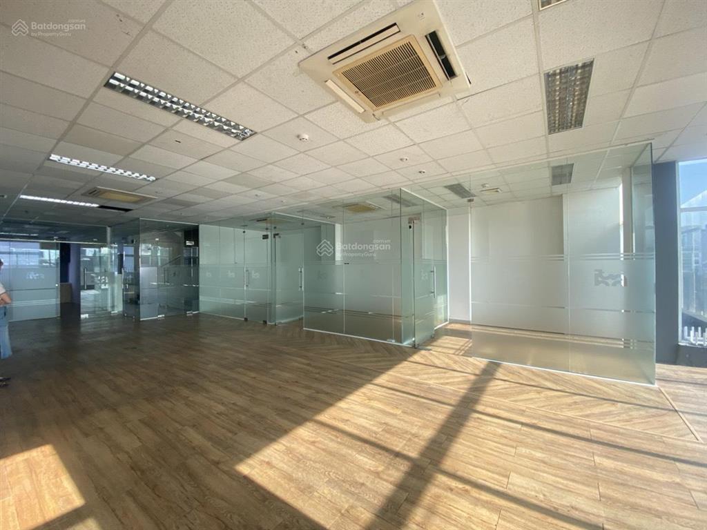 Văn phòng giá rẻ đường nguyễn gia trí, bình thạnh. vp đẹp diện tích 150m2 lầu 3 giá chỉ 36tr/tháng