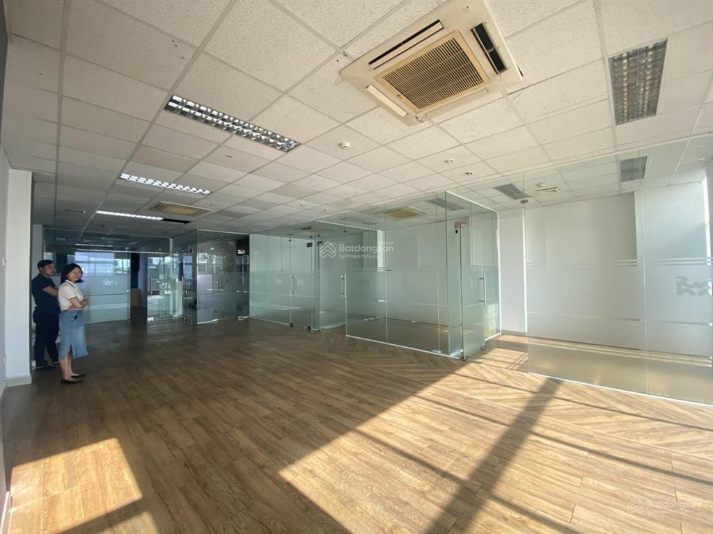 Văn phòng giá rẻ đường nguyễn gia trí, bình thạnh. vp đẹp diện tích 150m2 lầu 3 giá chỉ 36tr/tháng