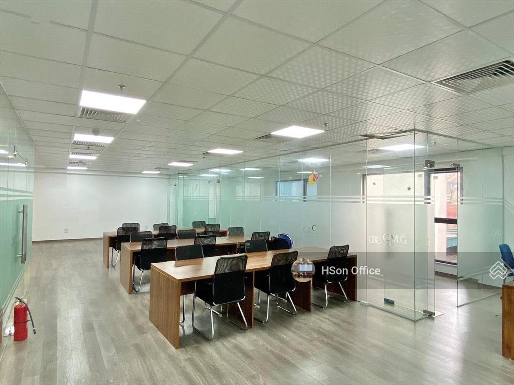 Văn phòng phú nhuận cần cho thuê, diện tích 170m2. tòa nhà mới view kính, hiện đại!