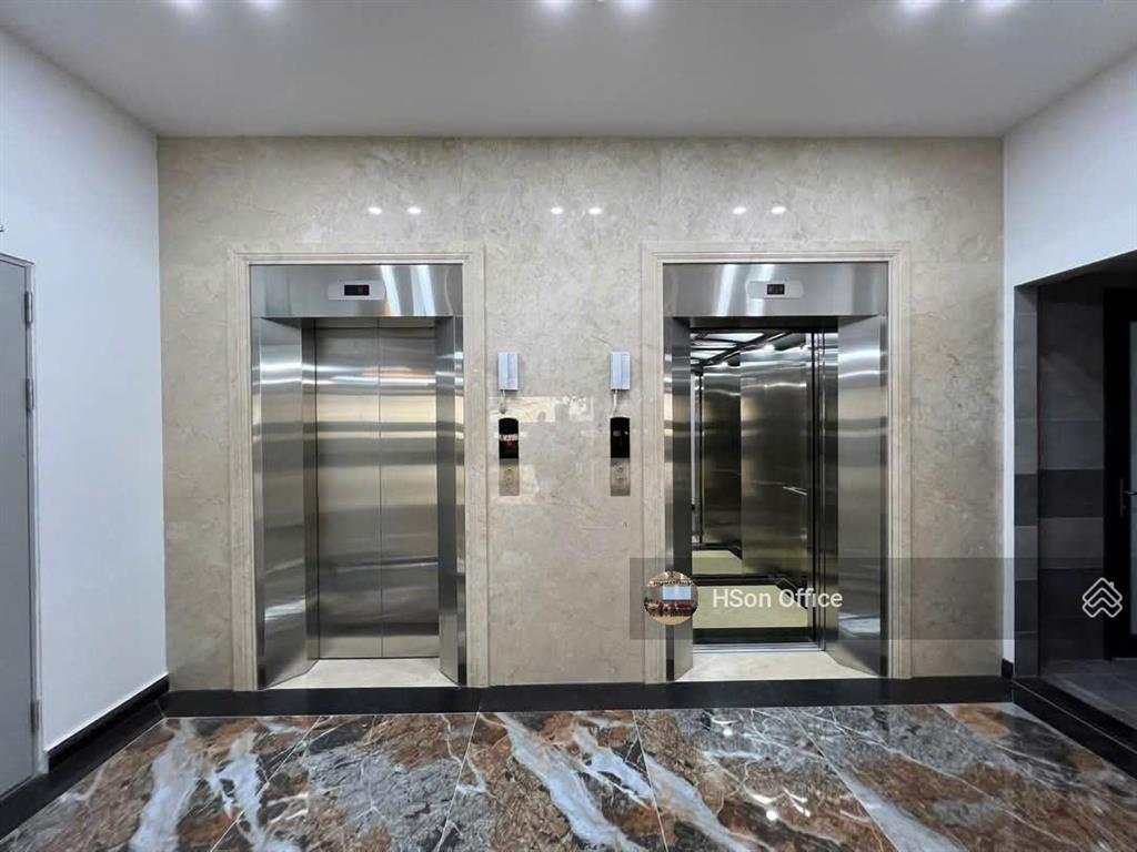 Văn phòng phú nhuận cần cho thuê, diện tích 170m2. tòa nhà mới view kính, hiện đại!